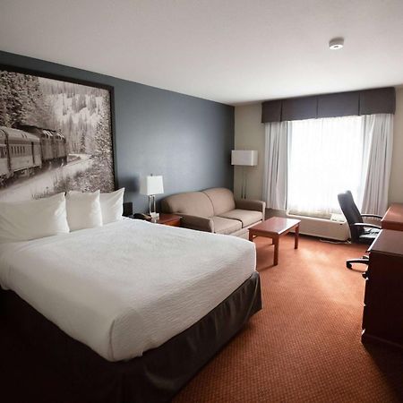 Hotel Super 8 By Wyndham Whitecourt Exterior foto