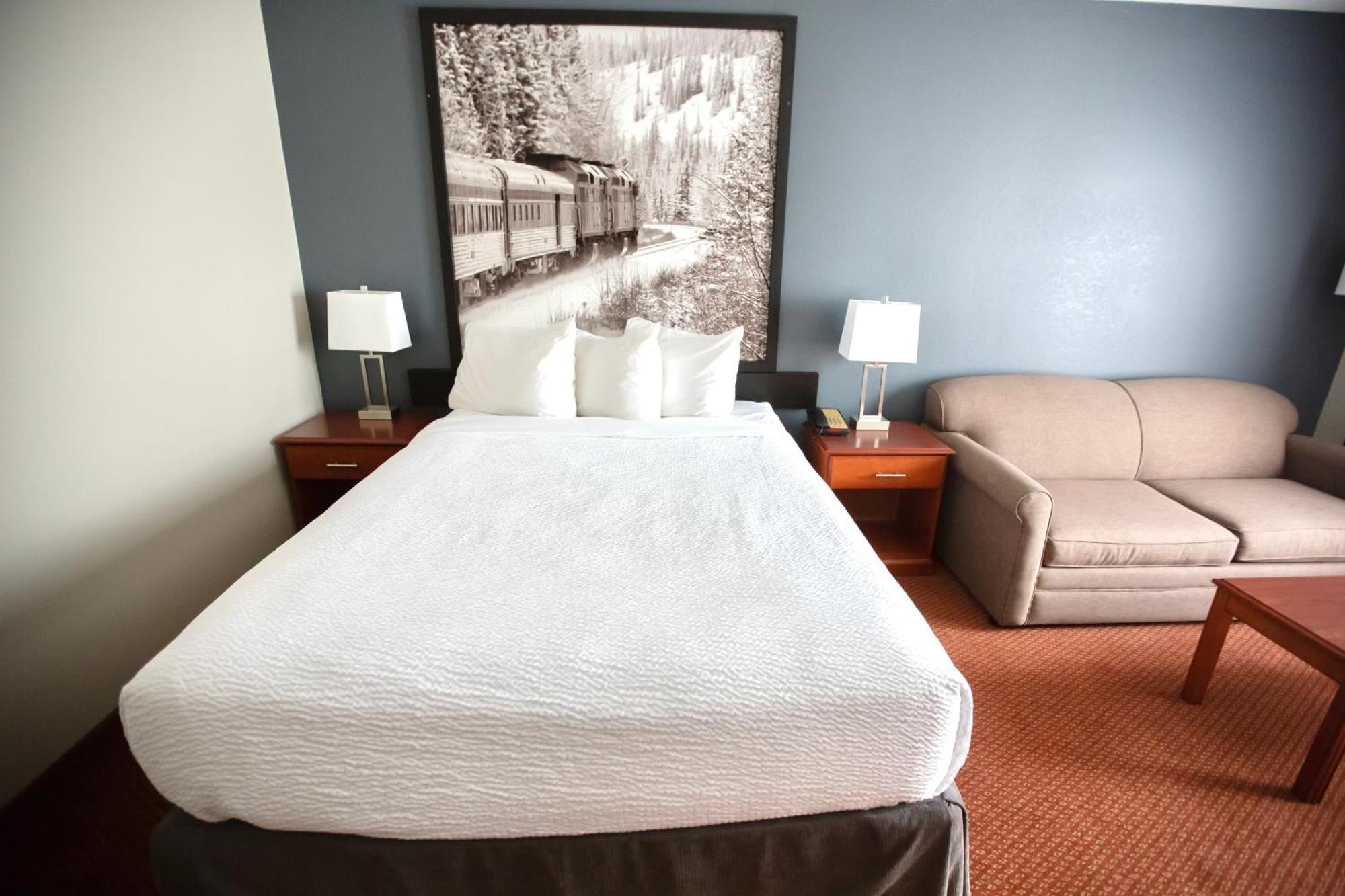 Hotel Super 8 By Wyndham Whitecourt Exterior foto