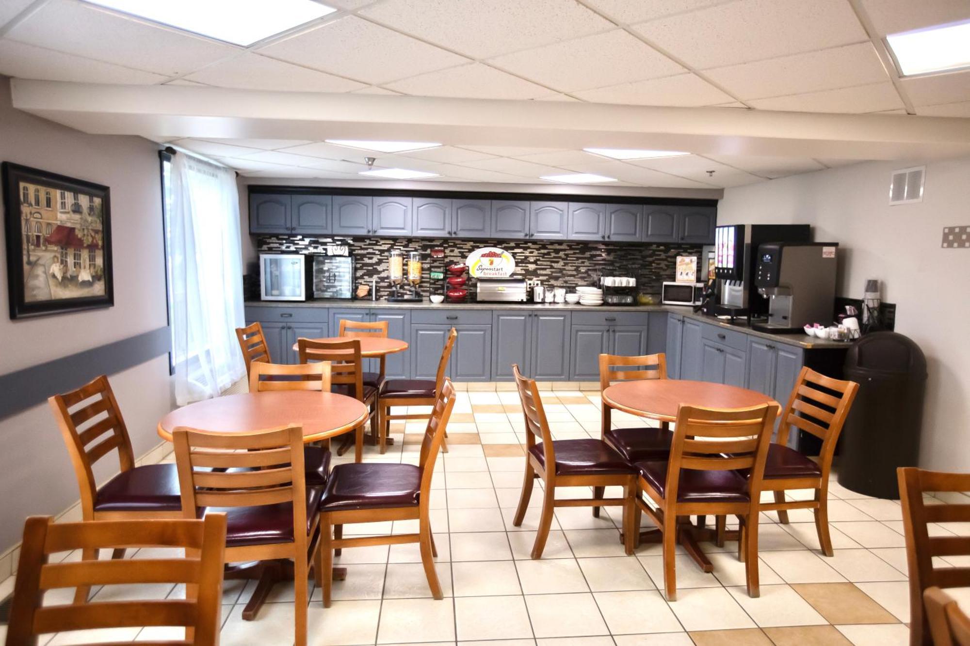 Hotel Super 8 By Wyndham Whitecourt Exterior foto